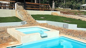 Kolam renang outdoor