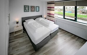 3 slaapkamers, een strijkplank/strijkijzer, reisbedje, gratis wifi