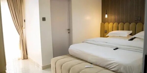 Căn hộ Cao cấp, ban công, quang cảnh thành phố | 1 phòng ngủ, két bảo mật tại phòng, bàn 