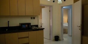 럭셔리 아파트, 발코니, 시내 전망 | 전용 주방 | 냉장고, 전자레인지, 오븐, 쿡탑