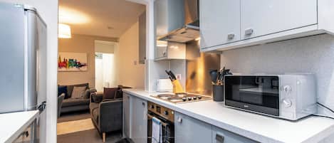 Maison, 4 chambres | Cuisine privée | Réfrigérateur grande capacité avec congélateur, four à micro-ondes