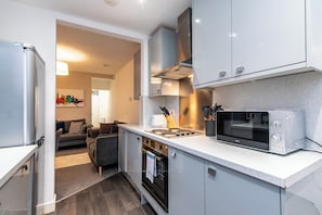 House, 4 Bedrooms | Private kitchen | Full-sized fridge, microwave, oven, stovetop