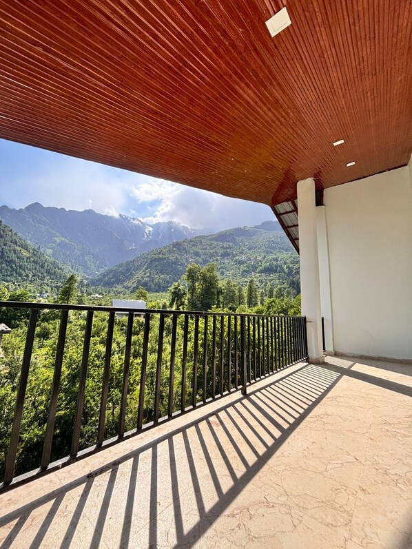 Télévision LED de 32 pouces avec chaînes par câble