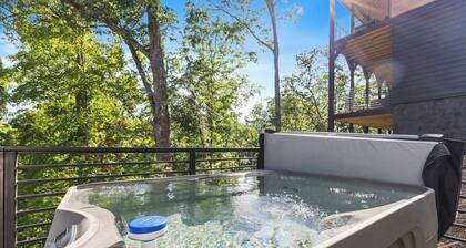 Brand New Lookout Rooftop Deck & Hot tub