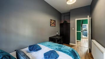 2 bedrooms, iron/ironing board, WiFi, bed sheets