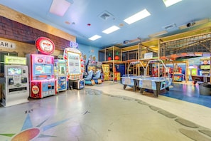 An indoor arcade with various gaming machines, a ping pong table, and a brick wall. - 9 Mi to Disney: Gated Resort Escape w/ Pool Access (Davenport)