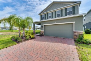 House (4 Bedrooms) | Front of property
