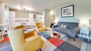 A modern living room with a sofa, armchairs, and a coffee table. - Modern Home Between Seattle, Tacoma & SEA Airport (Renton)