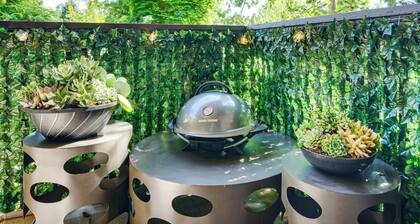 Modern Home Between Seattle, Tacoma & SEA Airport