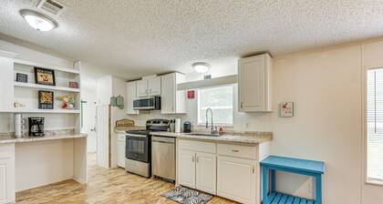 Home Near Navarre & Pensacola Beaches!