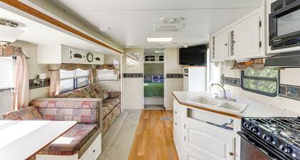 Sierra Nevada Mtn Views: Gardnerville Getaway