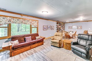 Interior - 10 Mi to Notre Dame: Family Retreat in Granger (Granger)