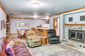 Interior - 10 Mi to Notre Dame: Family Retreat in Granger (Granger)