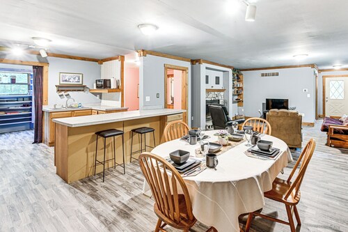 10 Mi to Notre Dame: Family Retreat in Granger