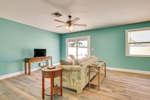 Interior - 3 Mi to Fort Myers Beach: Unit w/ Furnished Patio! (Fort Myers Beach)