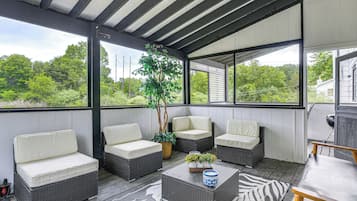 House (4 Bedrooms) | Front of property