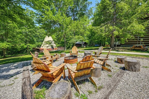 5 Mi to Mammoth Cave NP: Teepee Studio Escape