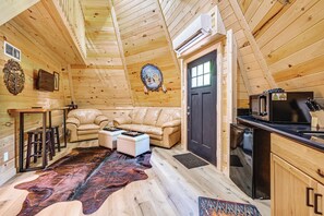 Apartment (0 Bedroom) | Interior - 5 Mi to Mammoth Cave NP: Teepee Studio Escape (Mammoth Cave)