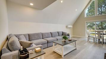 House (5 Bedrooms) | Interior