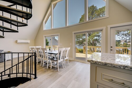 Private Dock & Beach Access: Outer Banks Area Home