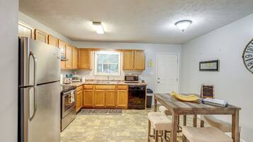 House (2 Bedrooms) | Interior