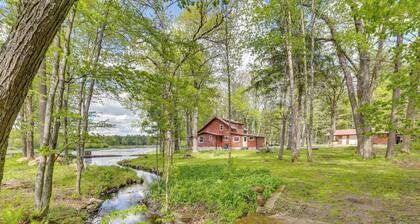 Hatfield Family Home on Lake Arbutus: Boat & Hike