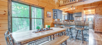 15 Mi to Hocking Hills: Secluded Cabin w/ Hot Tub