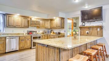 House (4 Bedrooms) | Interior