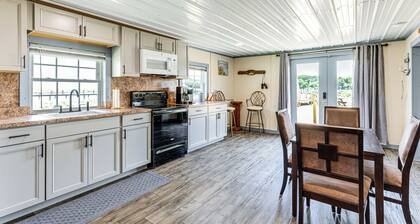Dock Access: Waterfront Cottage in Avenue!