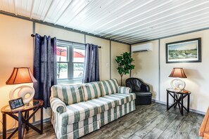 Interior - Dock Access: Waterfront Cottage in Avenue! (Avenue)