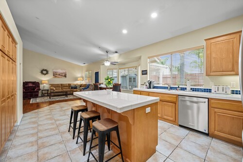 Explore Ramona's Vineyards: Tranquil Home w/ Yard