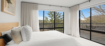 THE GROVE STYLISH SORRENTO SANCTUARY, ESCAPES, RETREATS, YEAR ROUND HOLIDAYS