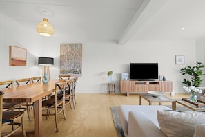 Smart TV, books