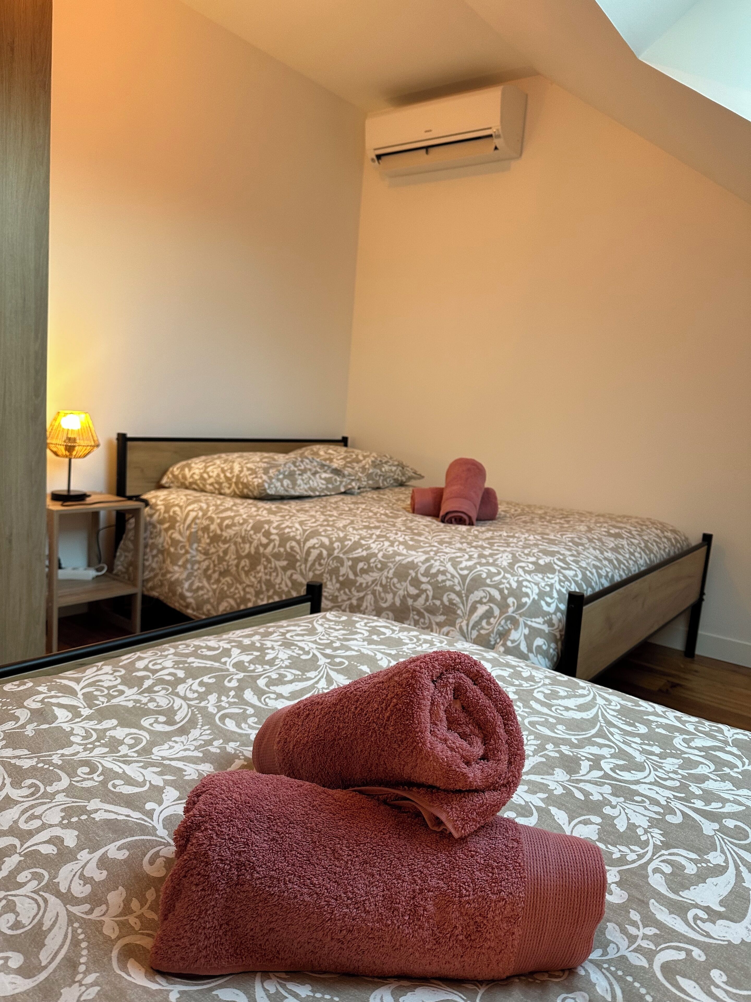 6 室のベッドルーム、旅行用ベビーベッド、WiFi (無料)