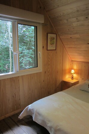 2 bedrooms, bed sheets