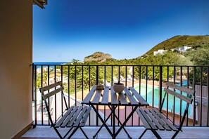 Superior Apartment, 1 Queen Bed with Sofa bed, Sea View, Tower | Terrace/patio - Pater Meus Suites (Cefalù)