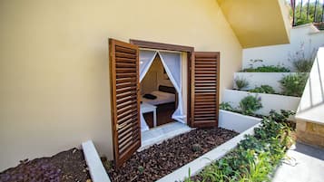 Apartamento estándar, vistas al patio | 1 dormitorio, tabla de planchar con plancha, wifi gratis
