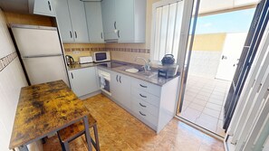 Fridge, microwave, oven, coffee/tea maker