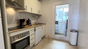 Refrigerador, microondas, horno y lavavajillas