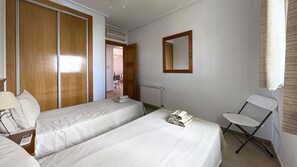 2 chambres, fer et planche à repasser, Wi-Fi gratuit, draps fournis