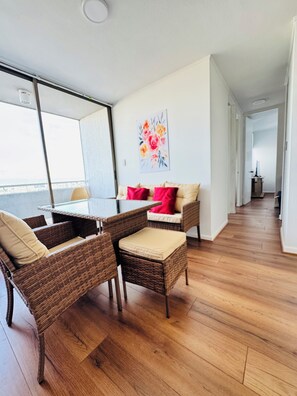 Apartamento 2001 | Living area | 42-inch Smart TV with digital channels - Departamento cerca Movistar arena (Santiago)