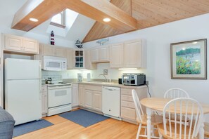 Microwave, dishwasher, coffee/tea maker