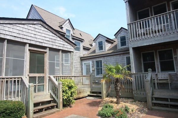 CV3A-South-Point-Exterior