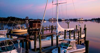 CV5: Portsmouth -1st floor, 2BR villa, best views of Silver Lake!