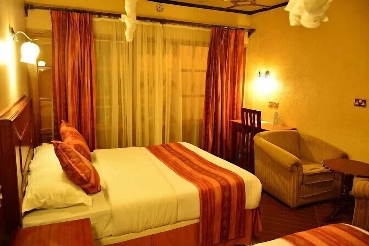 Deluxe Double Room, Balcony, Park View | Meja, Wi-fi percuma 