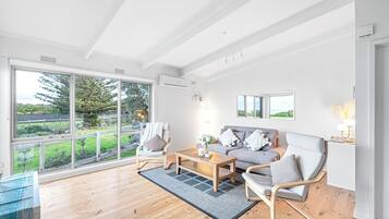 Smart-tv, tafelvoetbal en boeken