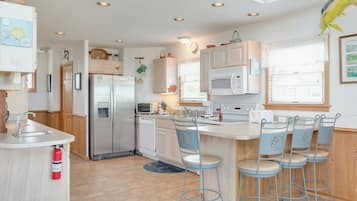 Kühlschrank, Mikrowelle, Geschirrspüler