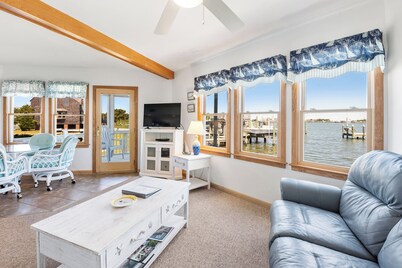 CV9B: Net House B - Waterfront studio with screened porch!