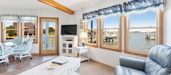 CV9B: Net House B - Waterfront studio with screened porch!