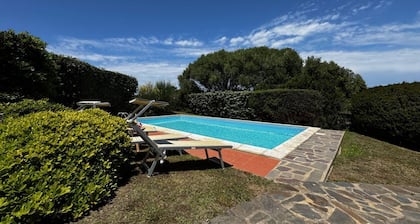 Villa Rosy - Comfort and Private Pool in Stintino